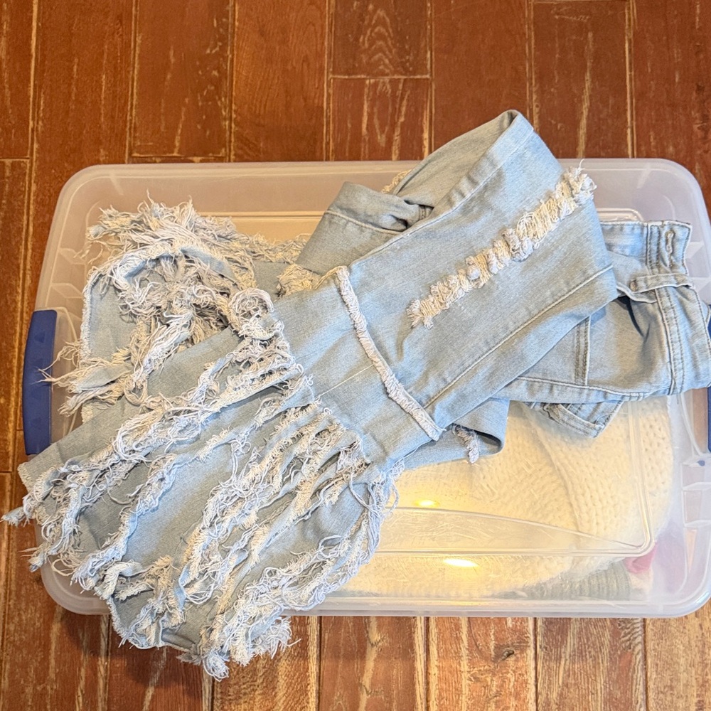 Unique Light Wash Fringe Hem Women’s Jeans